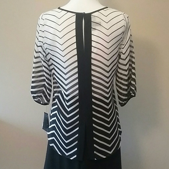 🆕BCX Chevron Hi-Low Hem Sheer Black & White Top - Picture 4 of 6